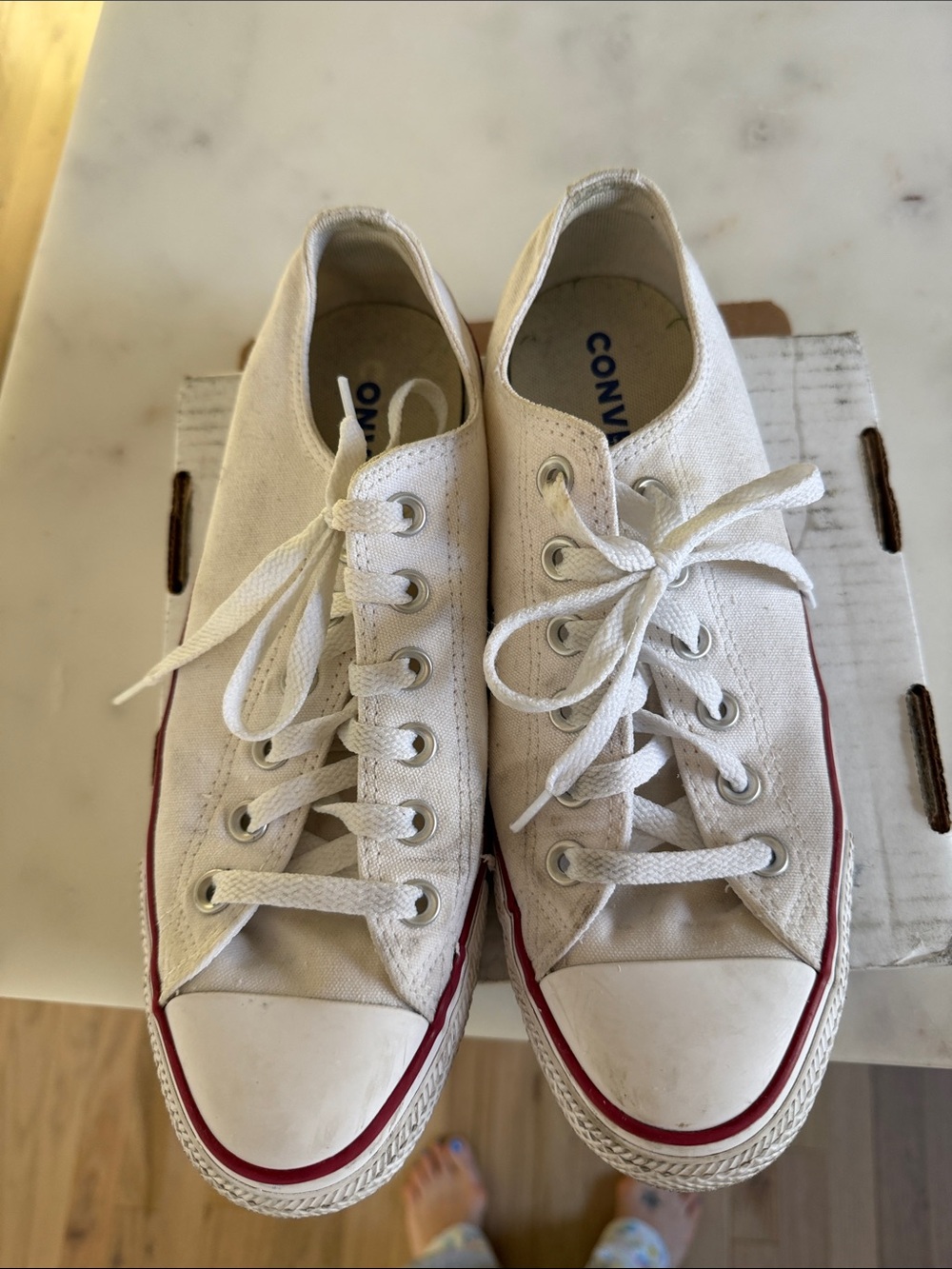 Converse  Classic Low Top Sneakers in White with Red Trim